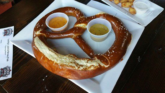 Lucky's Bar and Grille