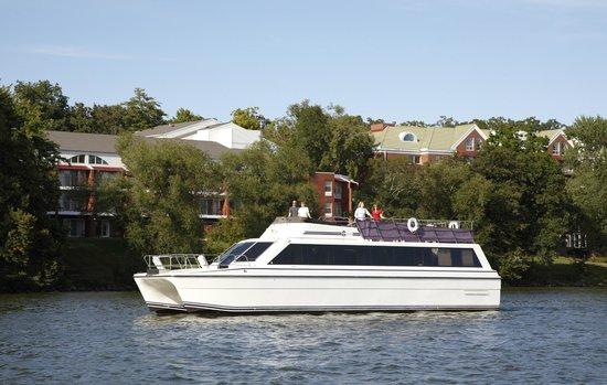 Escapade Yacht