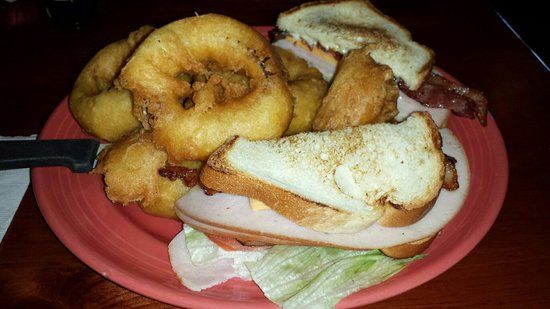 Tippy Canoes Sports Pub & Grub